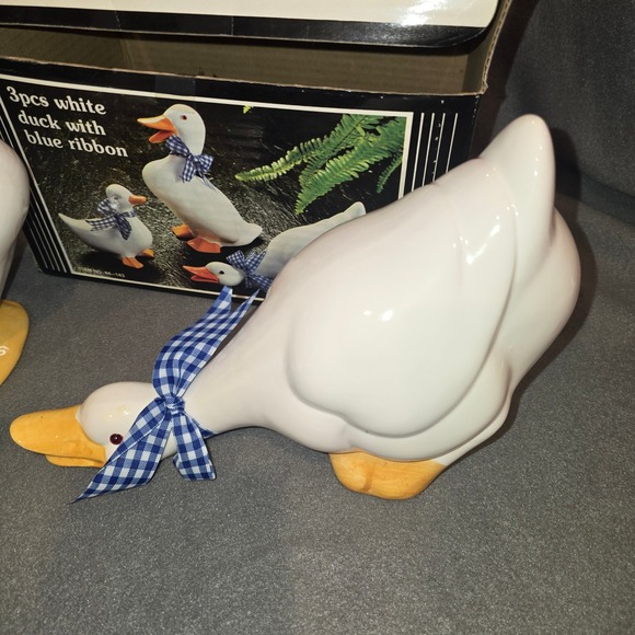 Vintage 3pc Ceramic White Duck Figurine Set Blue Gingham Ribbon Farmhouse 44-143 - Picture 4 of 7
